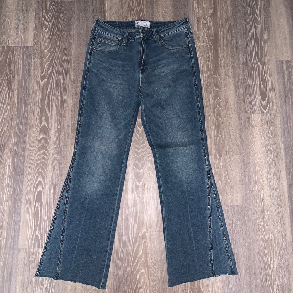 FREE PEOPLE cropped flare blue jeans